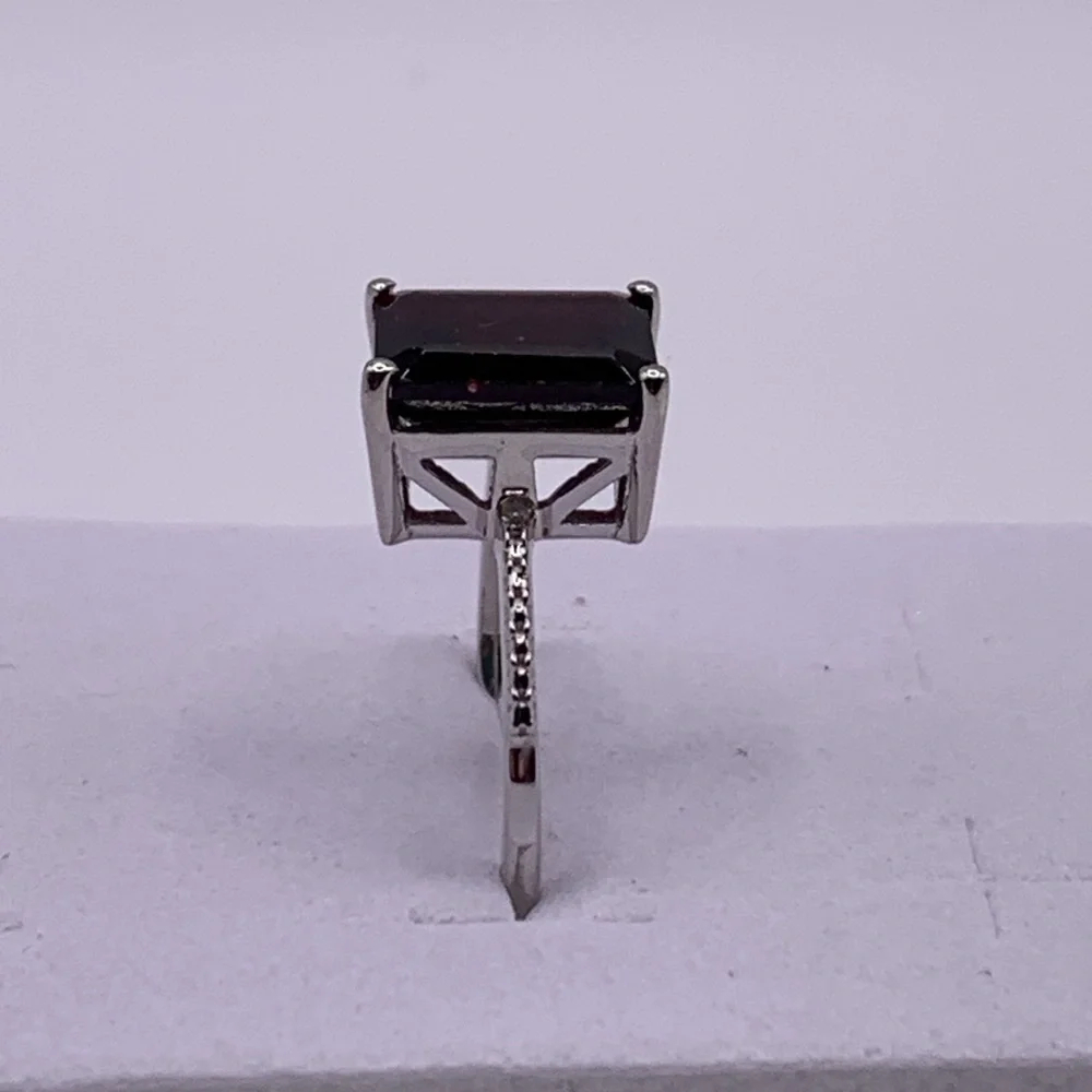 4CT Garnet and Diamond Ring‎ in Sterling Silver